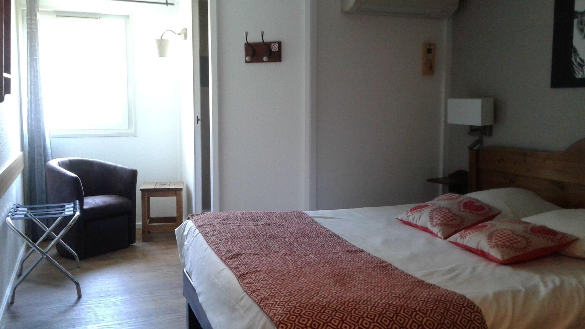 อินเตอร์โฮเต็ลพอร์ตเดอเจอแนฟ Hotel ไยยาร์ด ภายนอก รูปภาพ
