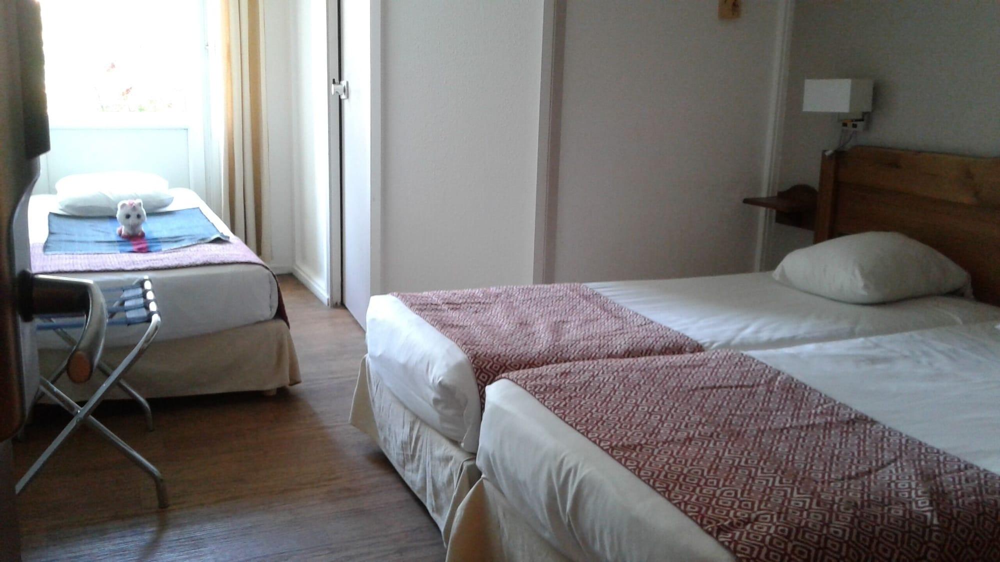 อินเตอร์โฮเต็ลพอร์ตเดอเจอแนฟ Hotel ไยยาร์ด ภายนอก รูปภาพ