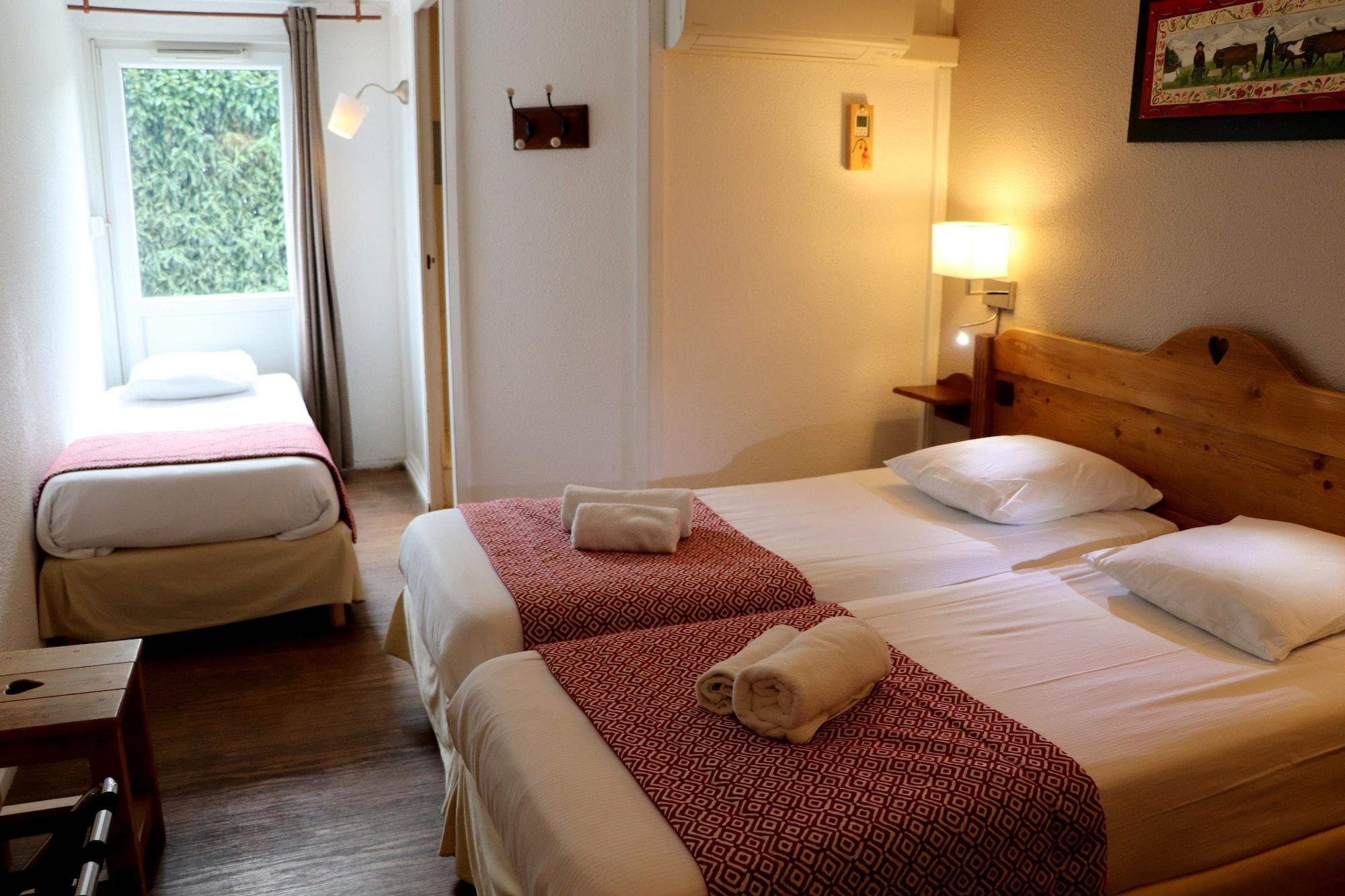 อินเตอร์โฮเต็ลพอร์ตเดอเจอแนฟ Hotel ไยยาร์ด ภายนอก รูปภาพ