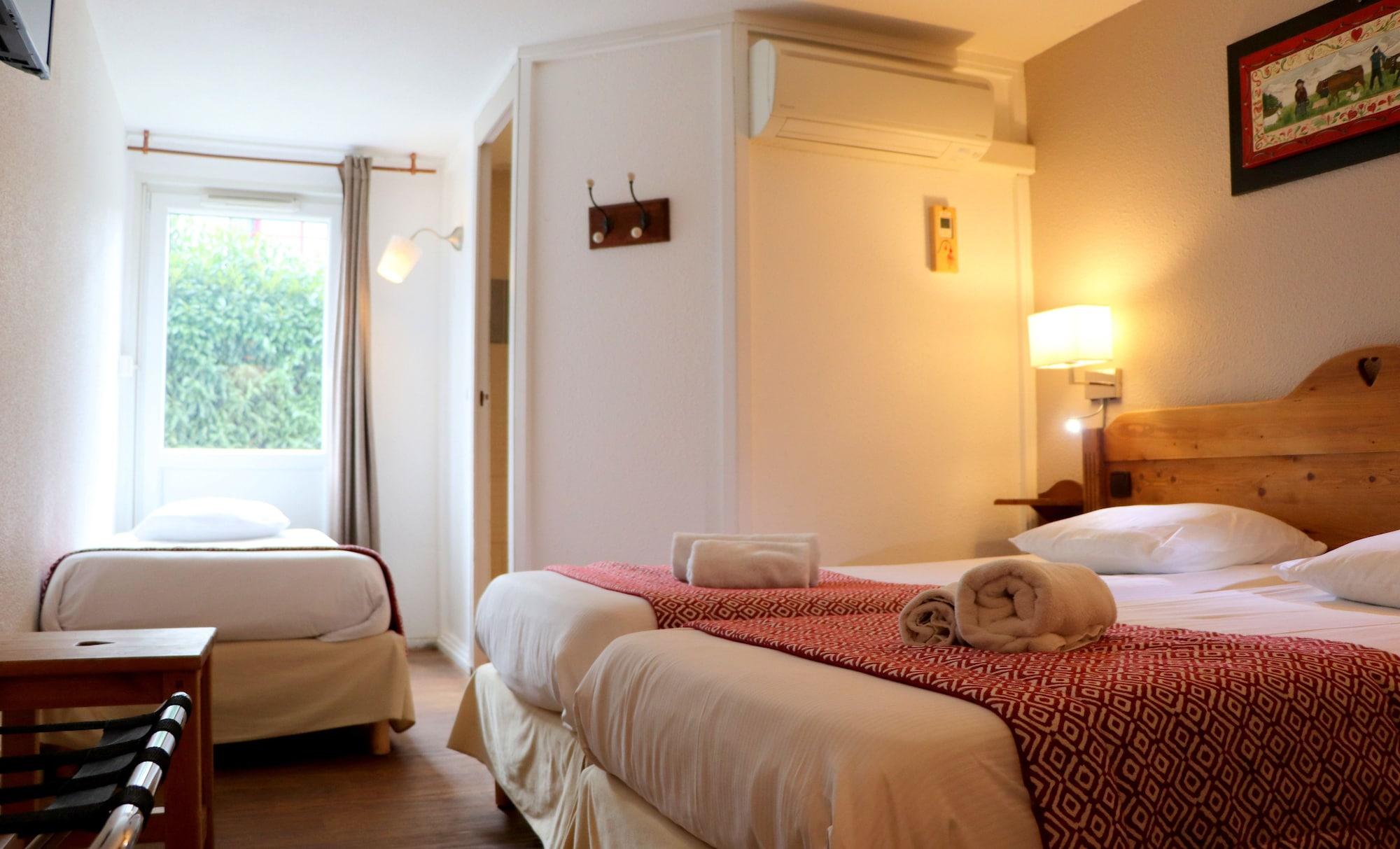 อินเตอร์โฮเต็ลพอร์ตเดอเจอแนฟ Hotel ไยยาร์ด ภายนอก รูปภาพ