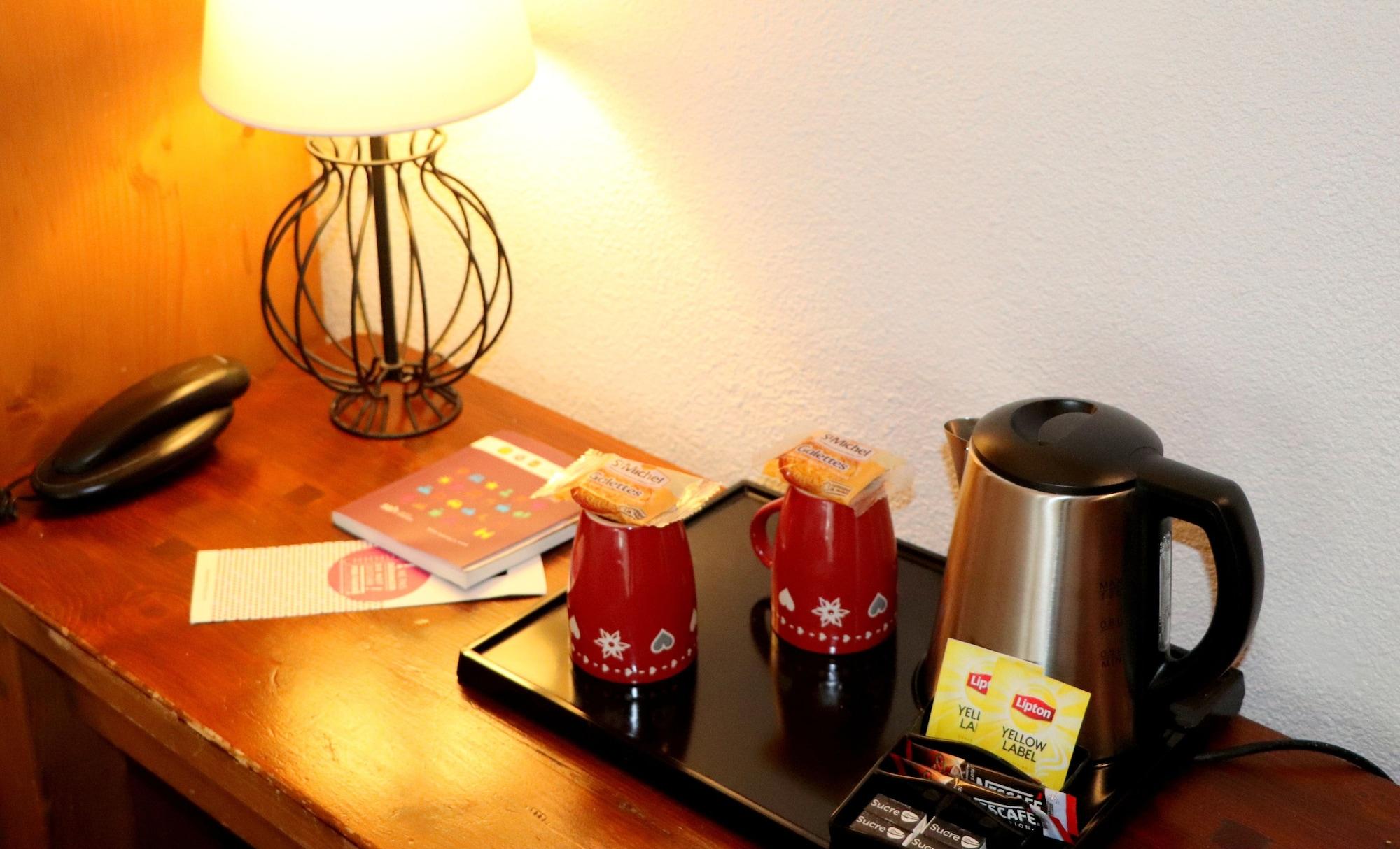 อินเตอร์โฮเต็ลพอร์ตเดอเจอแนฟ Hotel ไยยาร์ด ภายนอก รูปภาพ