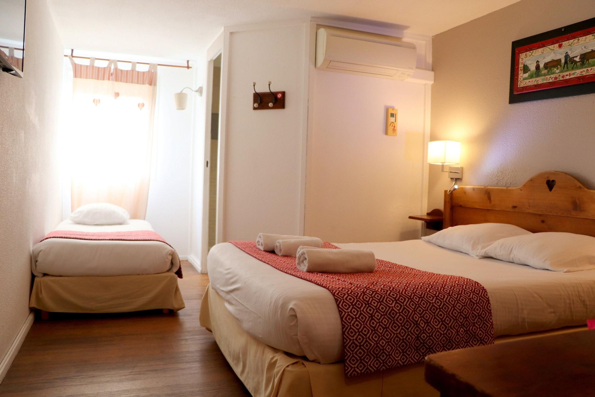 อินเตอร์โฮเต็ลพอร์ตเดอเจอแนฟ Hotel ไยยาร์ด ภายนอก รูปภาพ