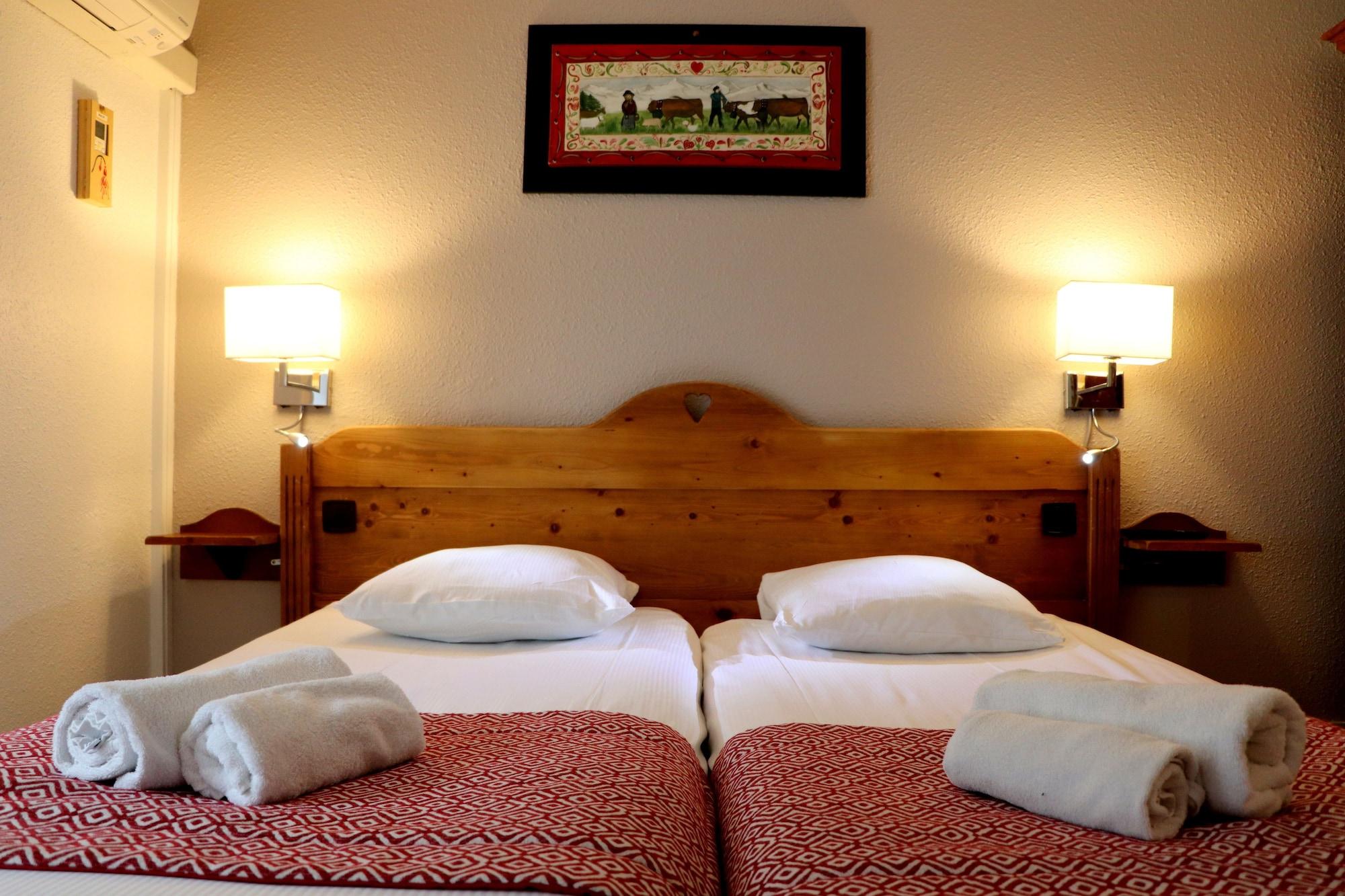 อินเตอร์โฮเต็ลพอร์ตเดอเจอแนฟ Hotel ไยยาร์ด ภายนอก รูปภาพ