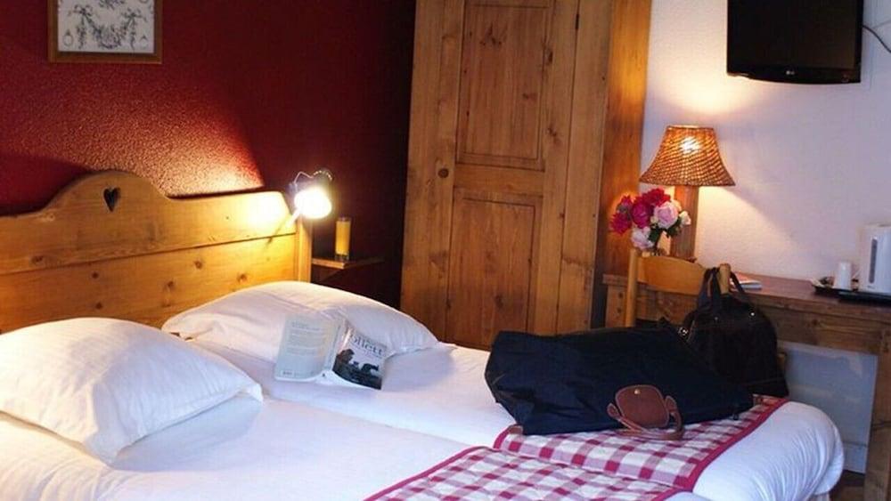 อินเตอร์โฮเต็ลพอร์ตเดอเจอแนฟ Hotel ไยยาร์ด ภายนอก รูปภาพ